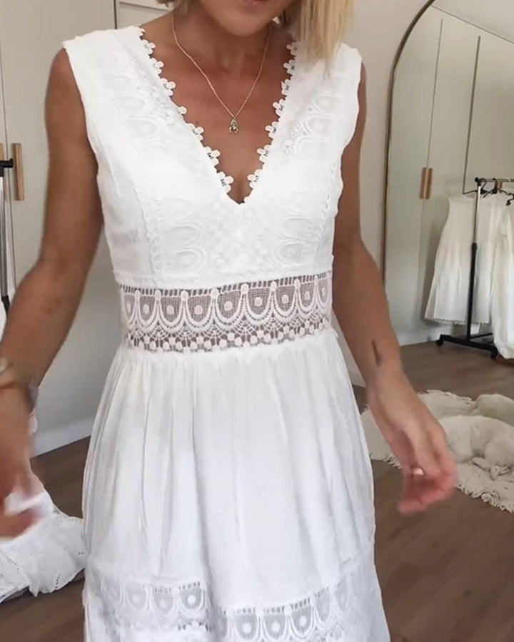 Alice | Sophisticated V-Neck Lace Dress