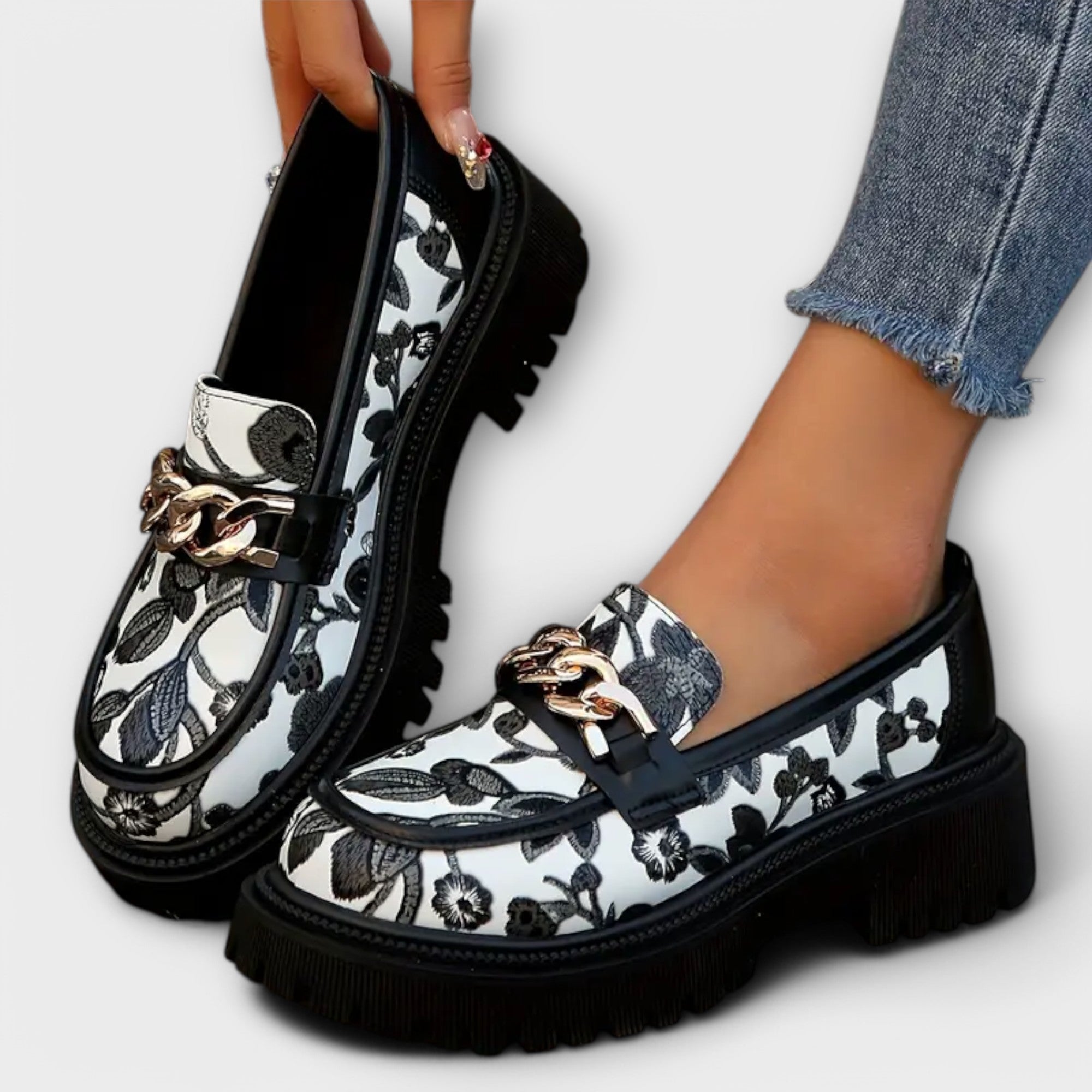 Sandra - Elegant Retro Moccasins